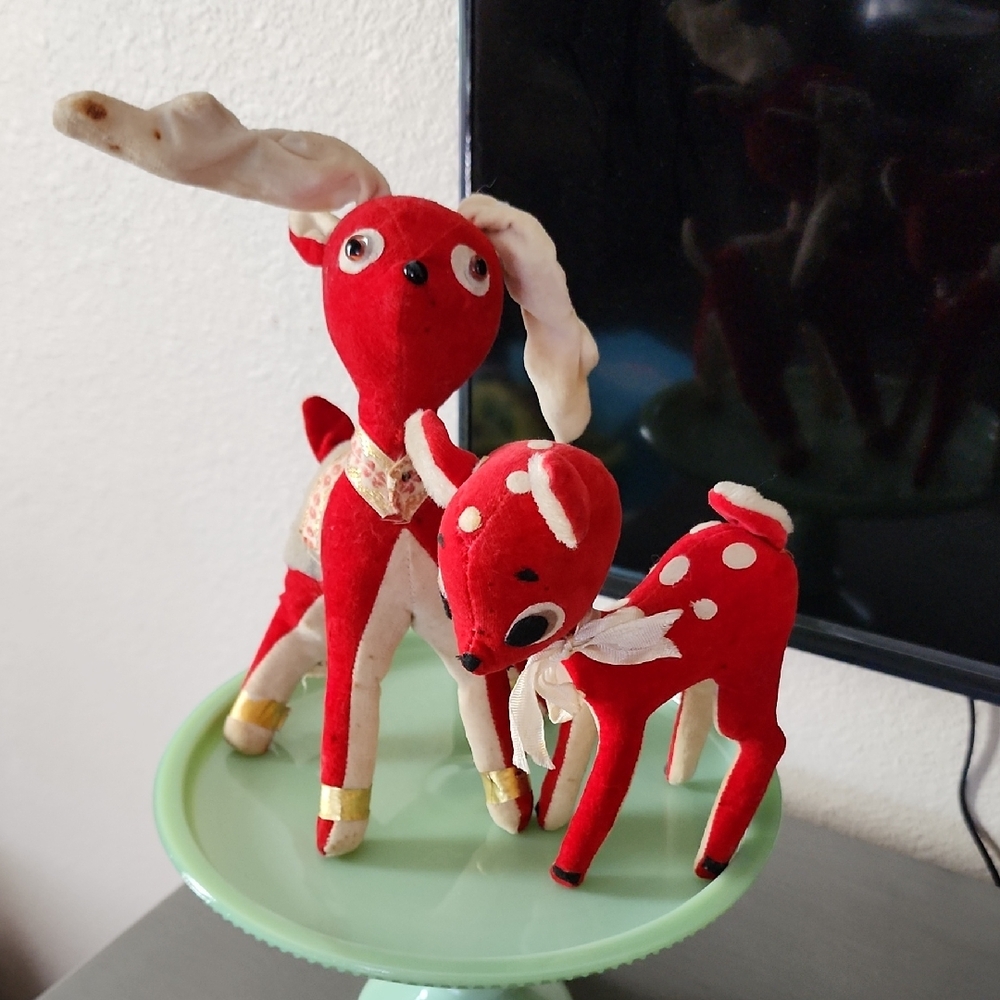Vintage 50's  Charming Red Felt Deer Figurine Set